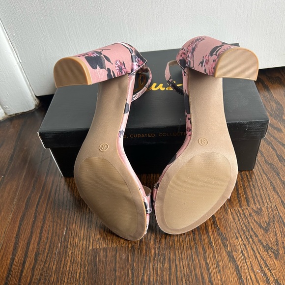 NIB Lulus Taylor Satin Floral Heel- Size 8 - Picture 4 of 6